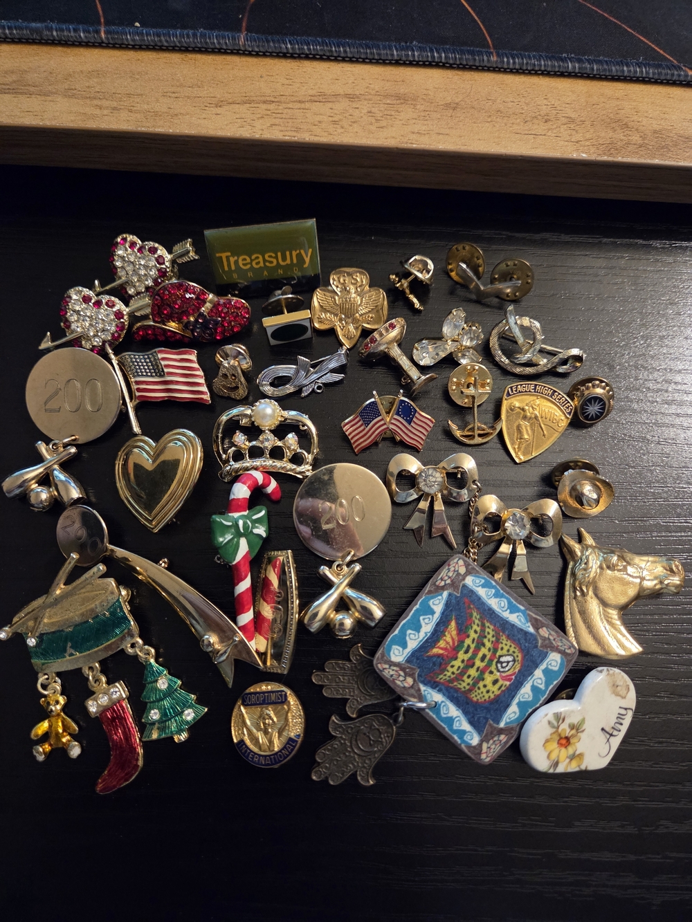 30+ Assorted Pins Collectors Lot Vintage Pins/Brooches
